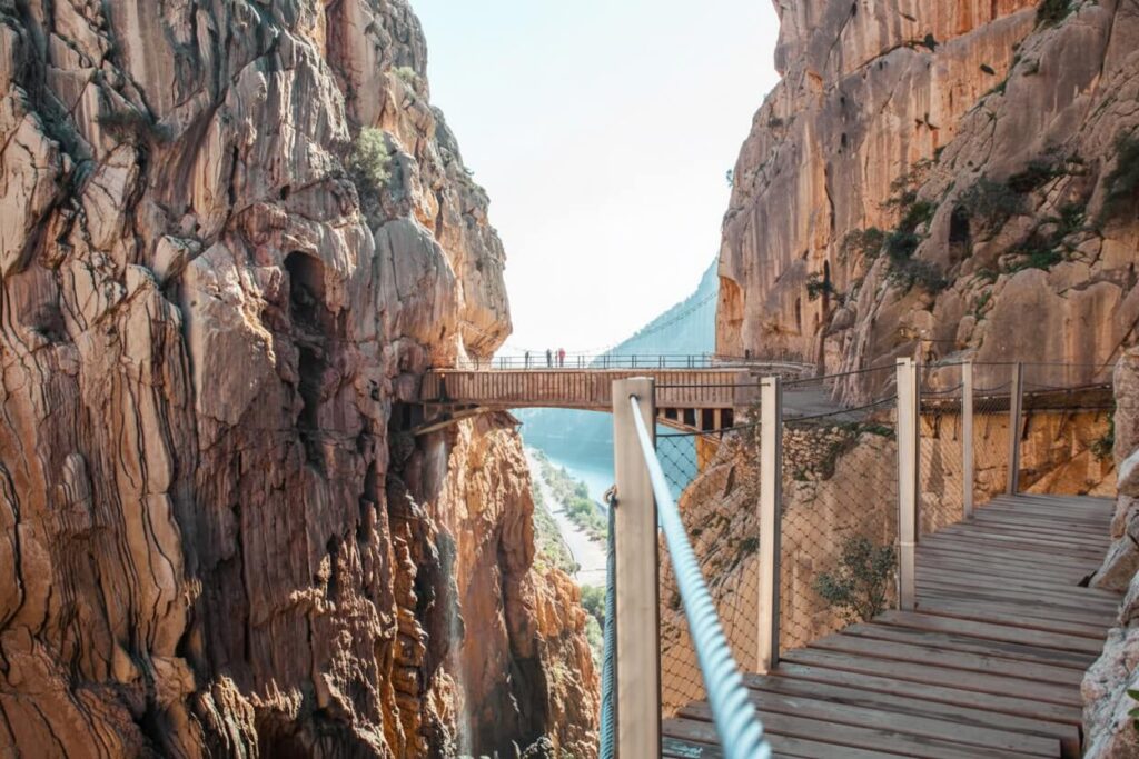 Tickets voor de Caminito del Rey – uitzicht op de kloof en de houten loopbrug